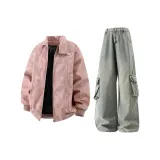 Розовый топ + желтые грязные штаны