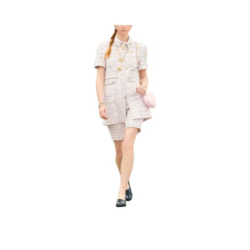 CHANEL Куртки и Пальто Женские Светло-Розовые