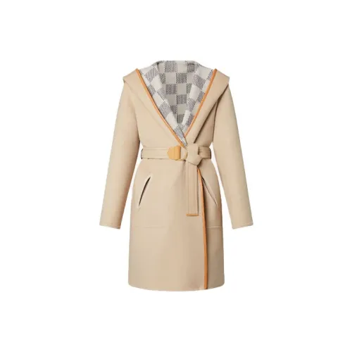 LOUIS VUITTON Пальто Женское Бежевого цвета