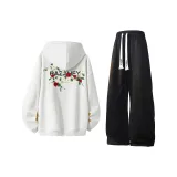 Белый худи + черные штаны