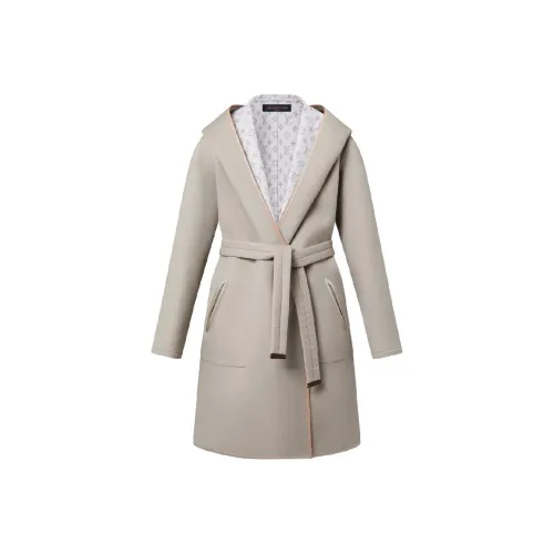 LOUIS VUITTON Пальто Женское Бежевого цвета