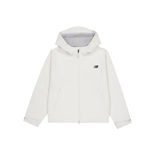New Balance Куртки и Пальто Женские Айвори Белый