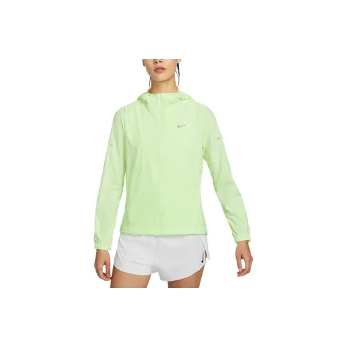 Nike Куртки и Пальто Женские Желтые