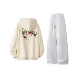 Абрикосовый худи + светло-серые штаны цвета фотинии