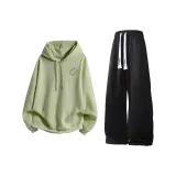 Hoodie мохового зеленого цвета + черные штаны