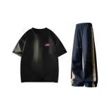 Черная рубашка с коротким рукавом + темно-синие штаны