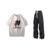 Белая короткая рубашка с короткими рукавами + черные карго штаны