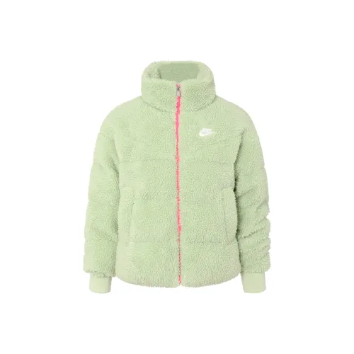 Nike Куртки и Пальто Женские Зеленые