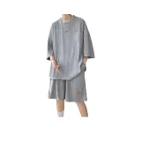 Светло-серый комплект одежды