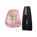 Розовый свитшот с круглым вырезом + черные штаны