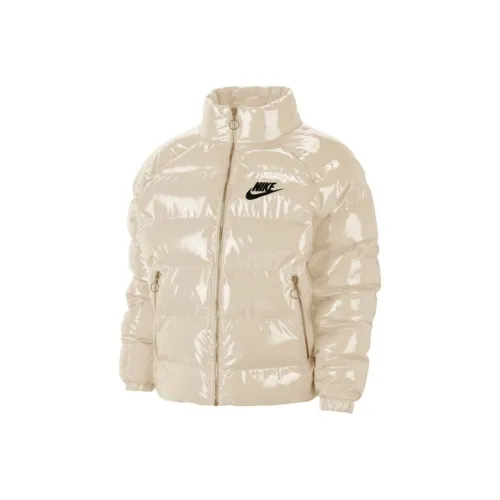 NIKE Экрю Женские Объёмные Куртки (Пуфы)