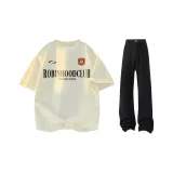 Абрикосовая футболка + черные джинсы