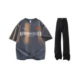 Серебристо-серая футболка + черные джинсы