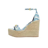 Светло-голубой