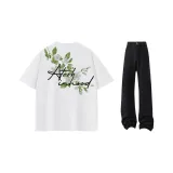 Белая футболка + черные джинсы