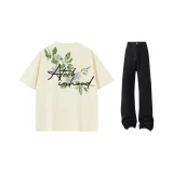 Абрикосовая футболка + черные джинсы