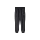 Призрачно черный