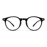 Яркий черный