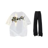 Белая футболка + черные джинсы