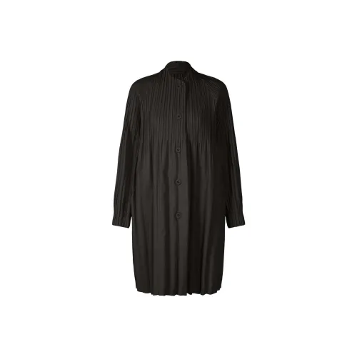 PLEATS PLEASE ISSEY MIYAKE Тренчкот Женский Черный