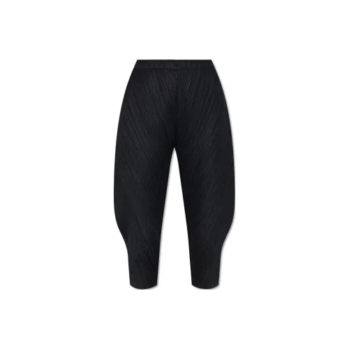 PLEATS PLEASE ISSEY MIYAKE Повседневные брюки Женские Черные