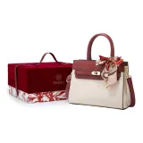 Крокодиловый узор, красный и белый, красная коробка