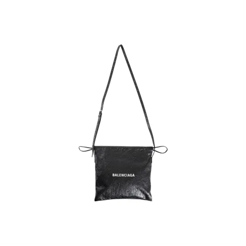 BALENCIAGA Сумки через плечо Женские