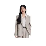 Бежевый деловой костюм