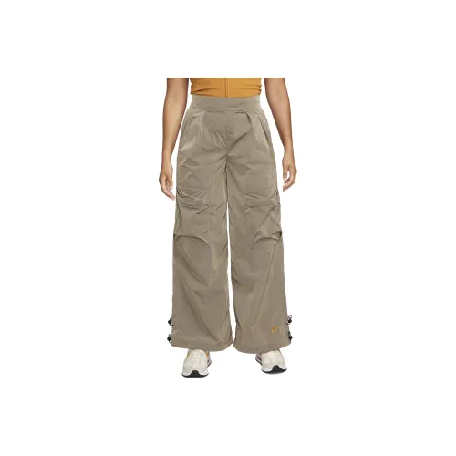 NIKE SPORTSWEAR TECH PACK Хаки Женские Повседневные Брюки