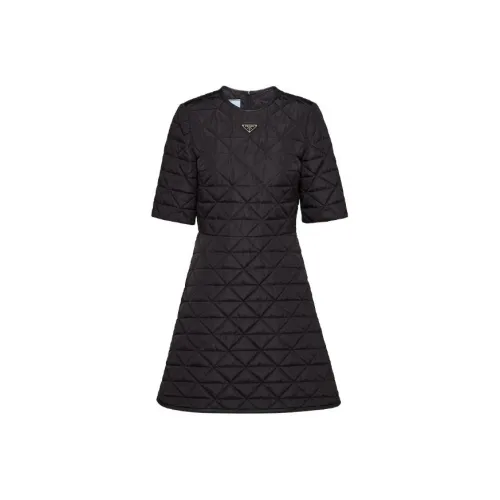 PRADA Черное Женское Короткое Платье с Рукавами