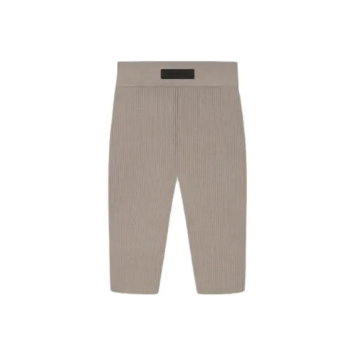 Fear of God Essentials Серый меланж/Серый меланж Женские Повседневные шорты