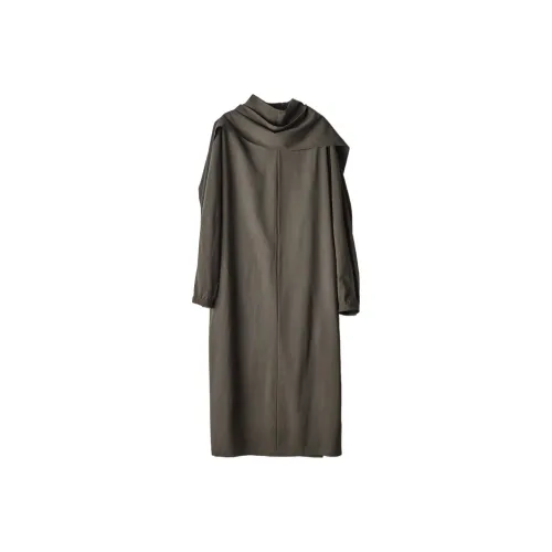 CLEANFLOW Прямое платье оливково-зеленого цвета