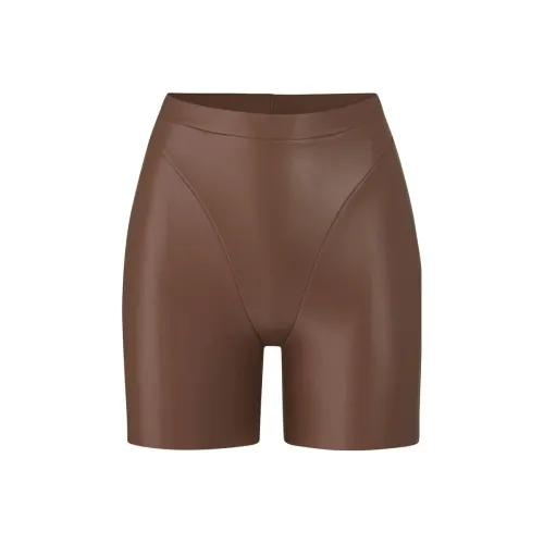 SKIMS Искусственная кожа Байкер Короткие Повседневные шорты Женские Яшма Кофе