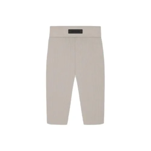 Fear of God Essentials Дымчатый облачный серый/Серебряное облако Женские повседневные шорты