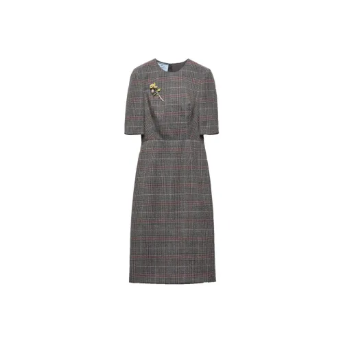 PRADA SS24 Короткое платье с короткими рукавами женское серое