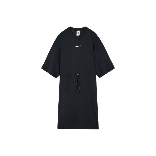 NIKE Черные Женские Платья с Коротким Рукавом