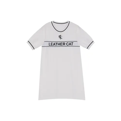 Leather Cat Белое Женское Короткое Платье с Рукавами