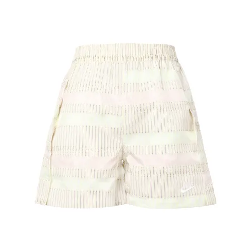 NIKE Экрю Женские Повседневные Шорты