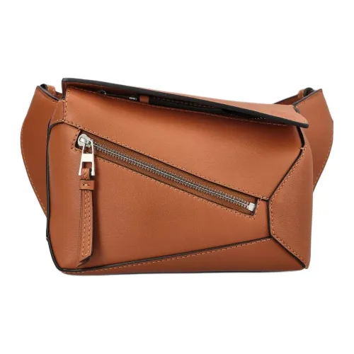 LOEWE Телячья кожа Бананка Мини Женские Коричневый