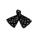 Белый гороховый узор