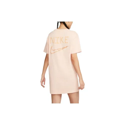 NIKE Светло-бежевый Женские Платья с Коротким Рукавом