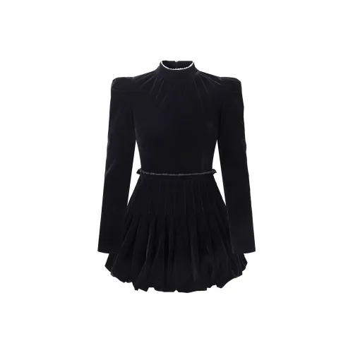 AVENEMENT Длинное платье с длинными рукавами женское черное