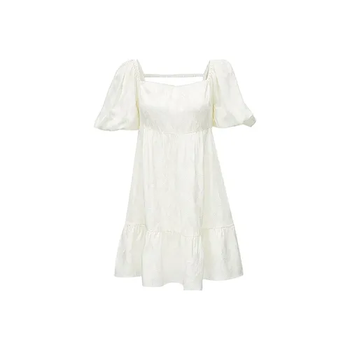 Only Белая цапля Женские Платья с коротким рукавом