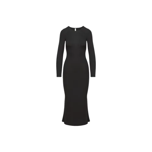 ARITZIA The Group By BABATON Luxe Lounge Serenity Платье Длинное с длинными рукавами Женское Черное