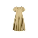 Светло-зеленый цвет травы