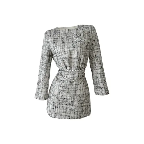 Женские платья с длинным рукавом в черно-белой клетке