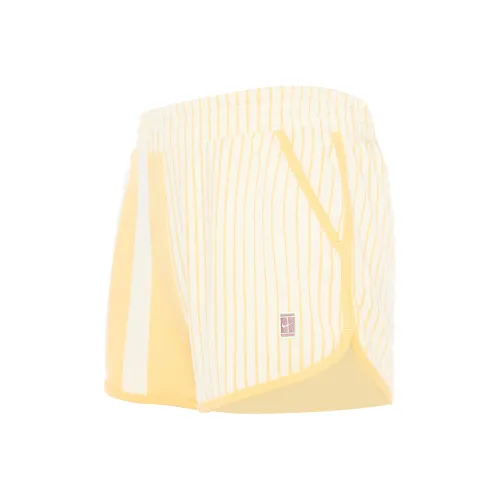 Nike Повседневные шорты Женские Желтые