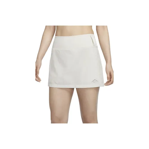 nike Trail Повседневные шорты Женские Свет Сандаловое дерево Умбра Свет Сандаловое дерево Умбра Хаки