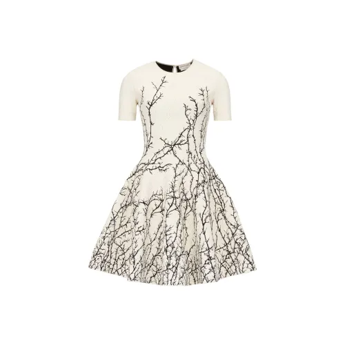 Alexander McQueen SS24 Короткое платье с короткими рукавами женское бежевый