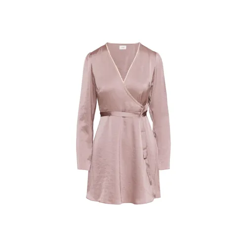 ARITZIA WILFRED Mademoiselle Satin Длинный рукав Платье Длинный рукав Платье Женское Клэрмонт Клэрмонт